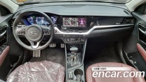 Kia Niro 1.6 HEV 2020 года из Южной Кореи