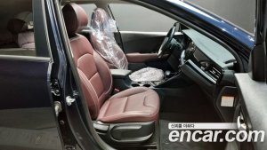 Kia Niro 1.6 HEV 2020 года из Южной Кореи