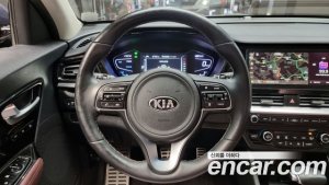 Kia Niro 1.6 HEV 2020 года из Южной Кореи