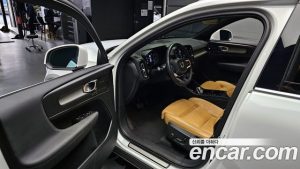 Volvo XC40 B4 Inscription 2021 года из Южной Кореи