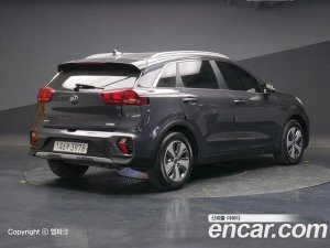Kia Niro 1.6 HEV 2020 года из Южной Кореи