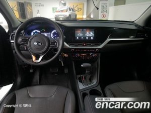 Kia Niro 1.6 HEV 2020 года из Южной Кореи