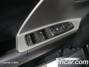 Kia Niro 1.6 HEV 2020 года из Южной Кореи