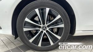 Mercedes-Benz E-Class E300e 4MATIC Exclusive 2020 года из Южной Кореи