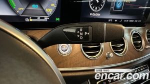 Mercedes-Benz E-Class E300e 4MATIC Exclusive 2020 года из Южной Кореи