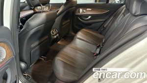 Mercedes-Benz E-Class E300e 4MATIC Exclusive 2020 года из Южной Кореи