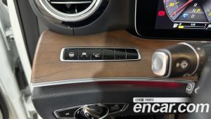 Mercedes-Benz E-Class E300e 4MATIC Exclusive 2020 года из Южной Кореи