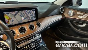 Mercedes-Benz E-Class E300e 4MATIC Exclusive 2020 года из Южной Кореи