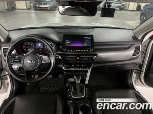 Kia Seltos Дизель 1.6 2WD 2022 года из Южной Кореи