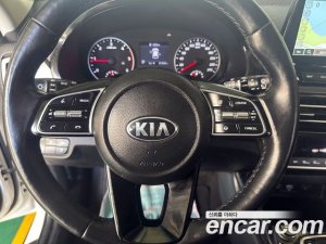 Kia Seltos Дизель 1.6 2WD 2021 года из Южной Кореи