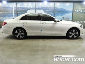 Mercedes-Benz E-Class E220d Avantgarde 2020 года из Южной Кореи
