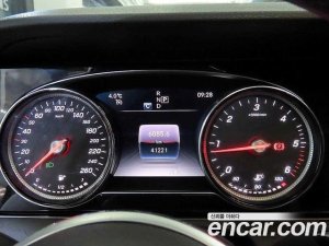 Mercedes-Benz E-Class E220d Avantgarde 2020 года из Южной Кореи