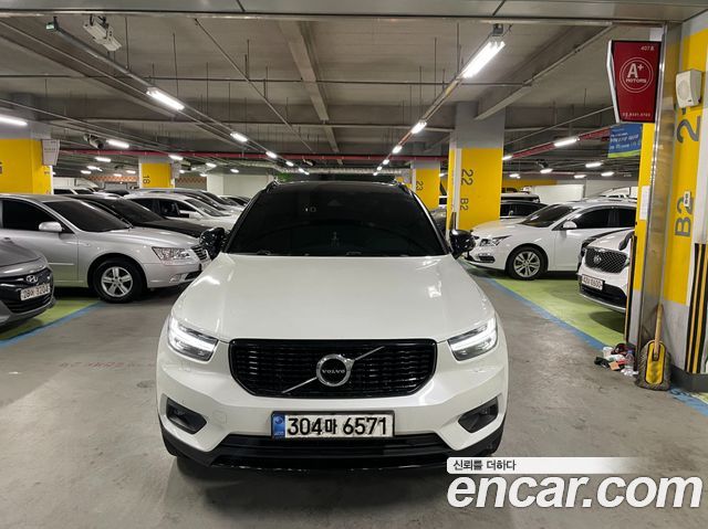 Volvo XC40 B4 R-디자인 2021 года из Кореи