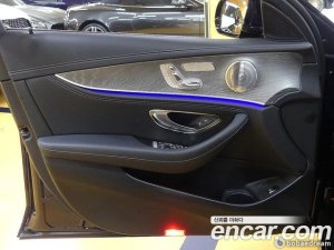 Mercedes-Benz E-Class E350 4MATIC AMG Line 2021 года из Южной Кореи