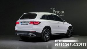 Mercedes-Benz GLC-Class GLC300e 4MATIC 2021 года из Южной Кореи