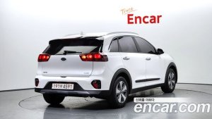 Kia Niro 1.6 HEV 2021 года из Южной Кореи