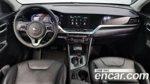 Kia Niro 1.6 HEV 2021 года из Южной Кореи