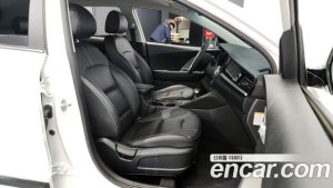 Kia Niro 1.6 HEV 2021 года из Южной Кореи