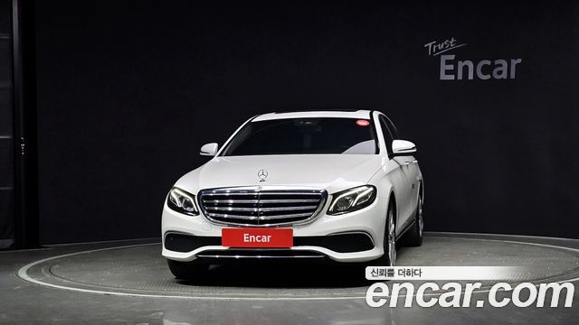 36798157_003.jpg Mercedes-Benz E-Class E220d 4MATIC Exclusive 2020 года из Южной Кореи