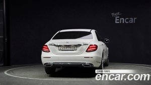 Mercedes-Benz E-Class E220d 4MATIC Exclusive 2020 года из Южной Кореи