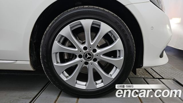 36798157_005.jpg Mercedes-Benz E-Class E220d 4MATIC Exclusive 2020 года из Южной Кореи