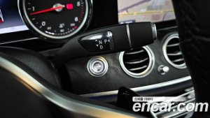 Mercedes-Benz E-Class E220d 4MATIC Exclusive 2020 года из Южной Кореи