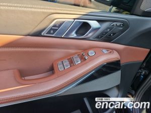 BMW X7 xDrive 40i Design Pure Excellence 7-Seater 2021 года из Южной Кореи
