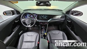 Kia Niro 1.6 HEV 2021 года из Южной Кореи