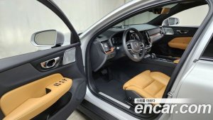 Volvo V60 B5 PRO AWD 2021 года из Южной Кореи
