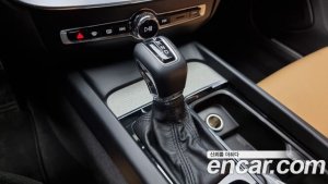 Volvo V60 T5 PRO AWD 2020 года из Южной Кореи
