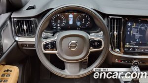 Volvo V60 T5 PRO AWD 2020 года из Южной Кореи