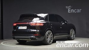 Porsche Cayenne 4.0 Turbo 2020 года из Южной Кореи