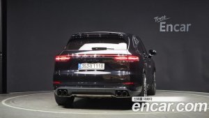 Porsche Cayenne 4.0 Turbo 2020 года из Южной Кореи