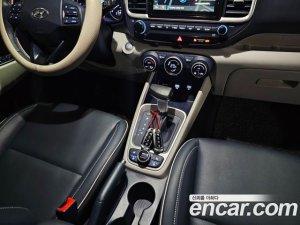 Hyundai Venue 1.6 Flux 2021 года из Южной Кореи