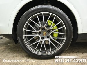 Porsche Cayenne 3.0 E-하이브리드 2021 года из Южной Кореи
