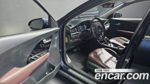 Kia Niro 1.6 HEV 2020 года из Южной Кореи