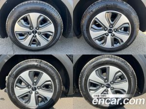 Kia Niro 1.6 HEV 2020 года из Южной Кореи