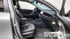 Kia Niro 1.6 HEV 2020 года из Южной Кореи