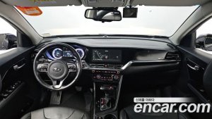 Kia Niro 1.6 HEV 2020 года из Южной Кореи