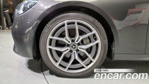 Mercedes-Benz E-Class E220d 4MATIC AMG Line 2021 года из Южной Кореи