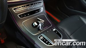 Mercedes-Benz E-Class E220d 4MATIC AMG Line 2021 года из Южной Кореи