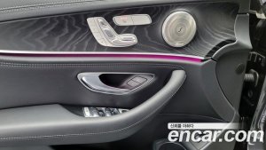 Mercedes-Benz E-Class E220d 4MATIC AMG Line 2021 года из Южной Кореи