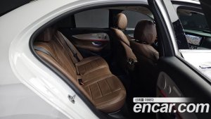 Mercedes-Benz E-Class E300 4MATIC AMG Line 2020 года из Южной Кореи