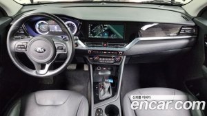 Kia Niro 1.6 HEV 2021 года из Южной Кореи