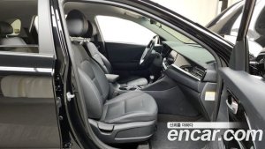 Kia Niro 1.6 HEV 2021 года из Южной Кореи