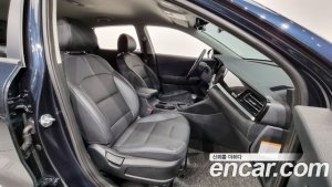 Kia Niro 1.6 HEV 2020 года из Южной Кореи