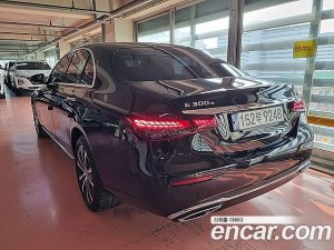 Mercedes-Benz E-Class E300e 4MATIC Exclusive 2021 года из Южной Кореи