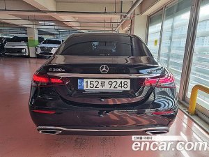 Mercedes-Benz E-Class E300e 4MATIC Exclusive 2021 года из Южной Кореи