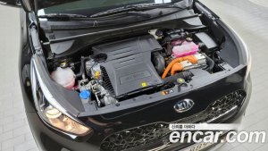 Kia Niro 1.6 HEV 2021 года из Южной Кореи