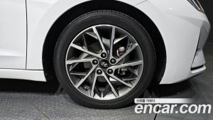 Hyundai AVANTE 1.6 2020 года из Южной Кореи